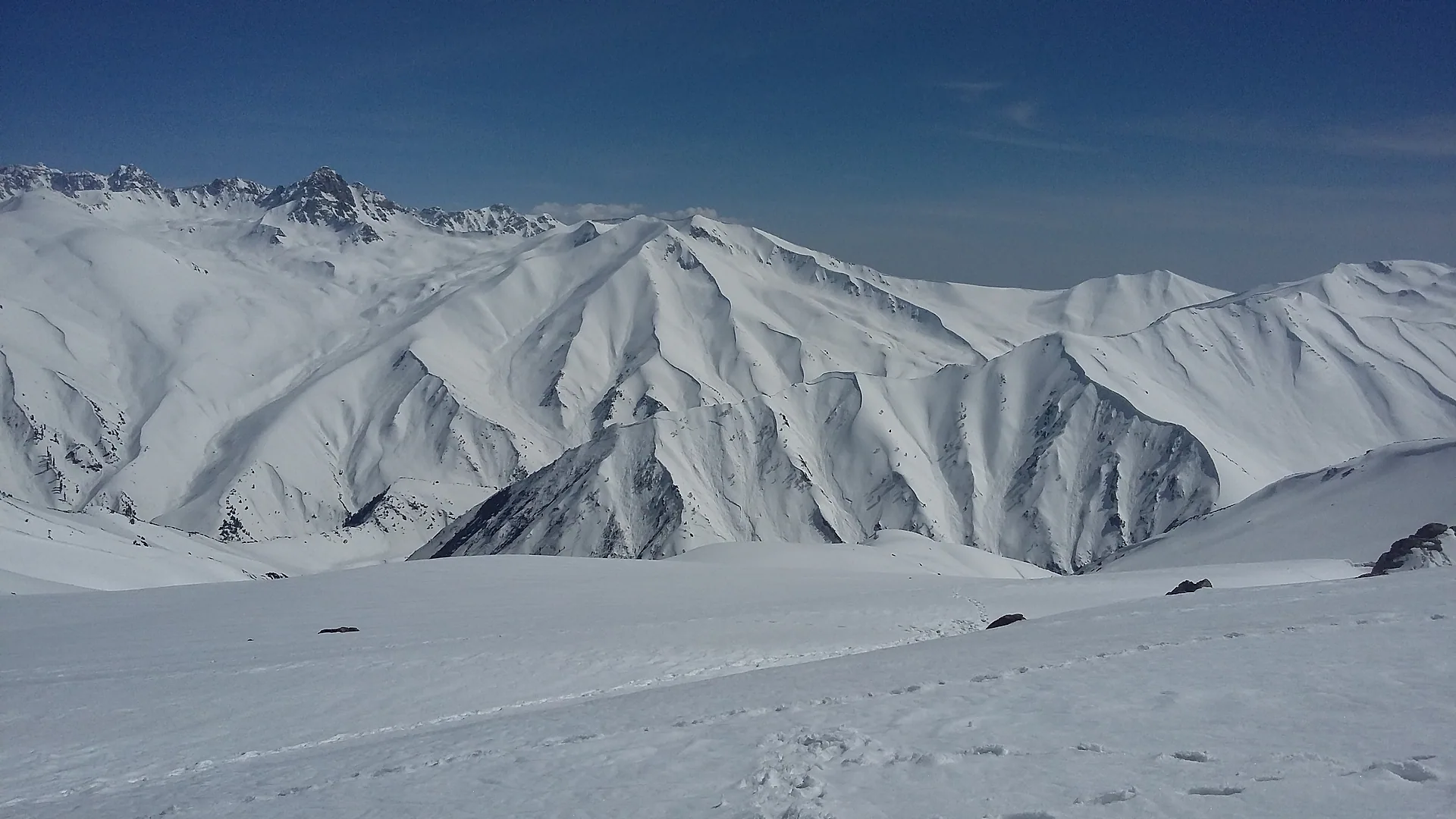 Snow ridges of Apharwat Peak above Gulmarg