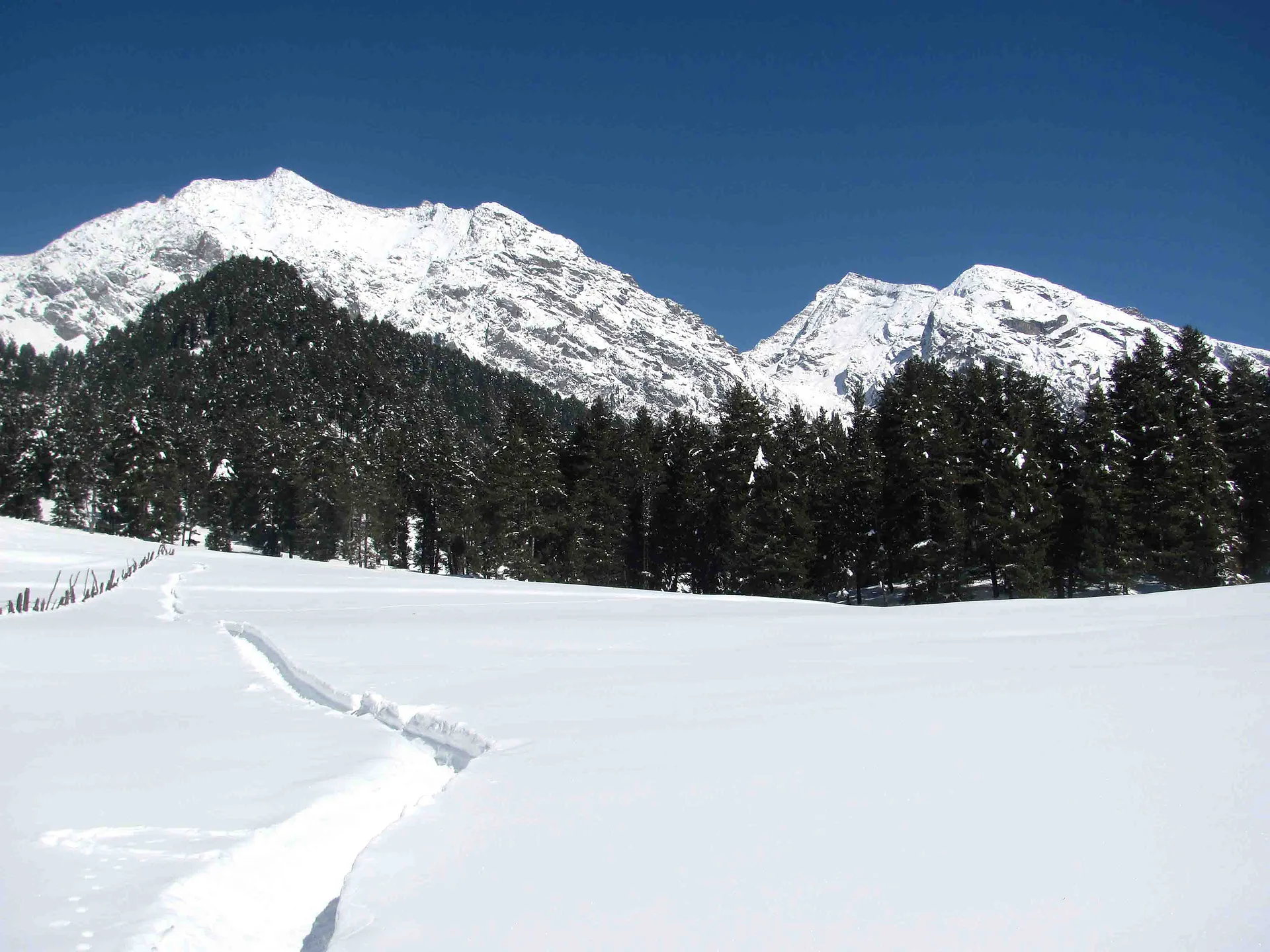Aru Valley under deep winter snow