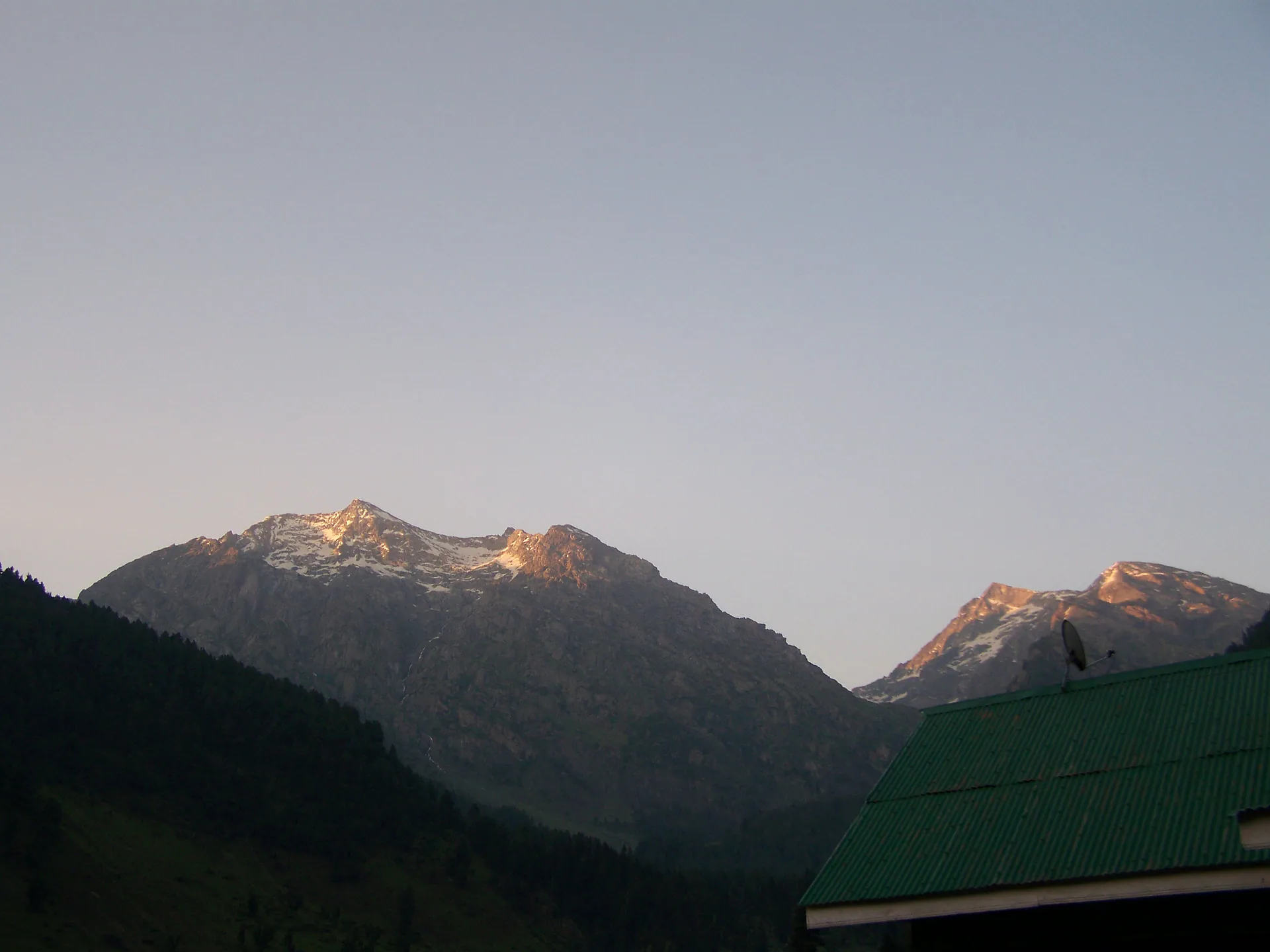 Last light on the peaks above Thajiwas Glacier
