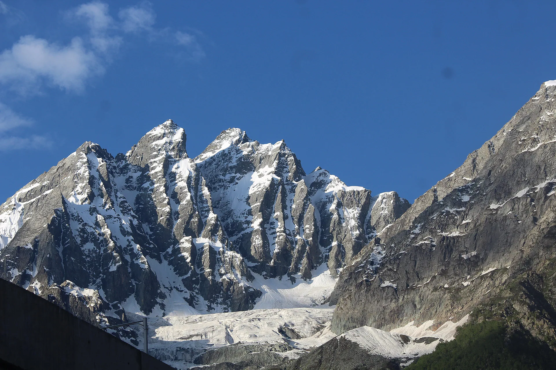 The jagged peaks and glacier of Thajiwas, Sonmarg